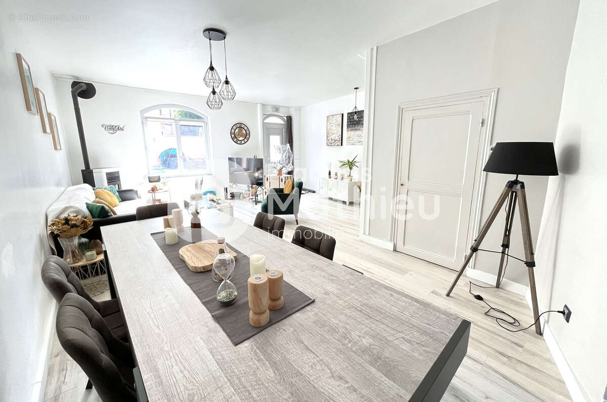 Châtillon-sur-Chalaronne - Maison dans le centre de 146 m2 avec piscine - photo 3