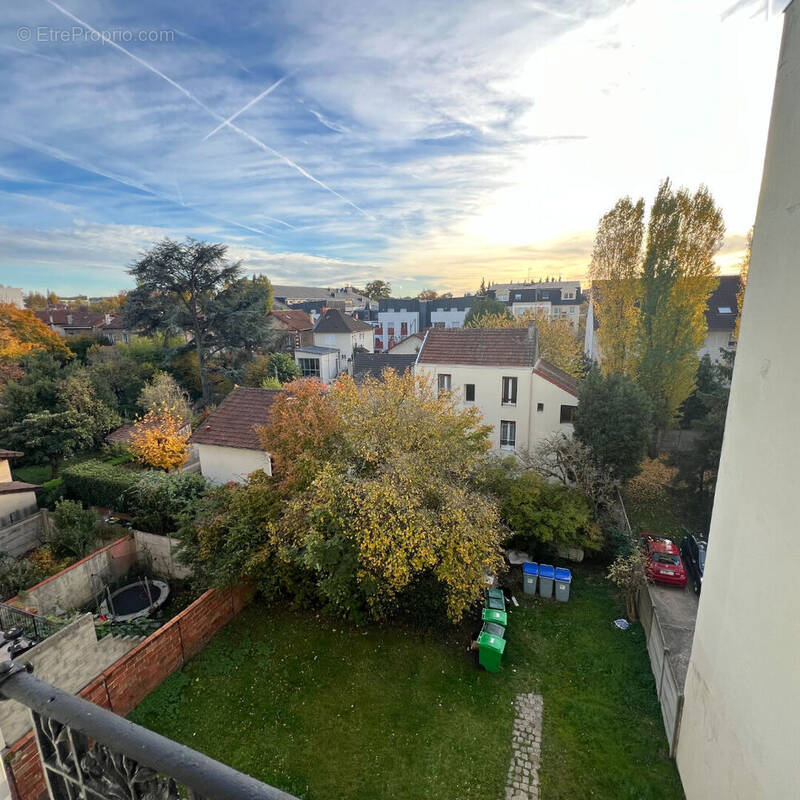 Appartement à LES PAVILLONS-SOUS-BOIS