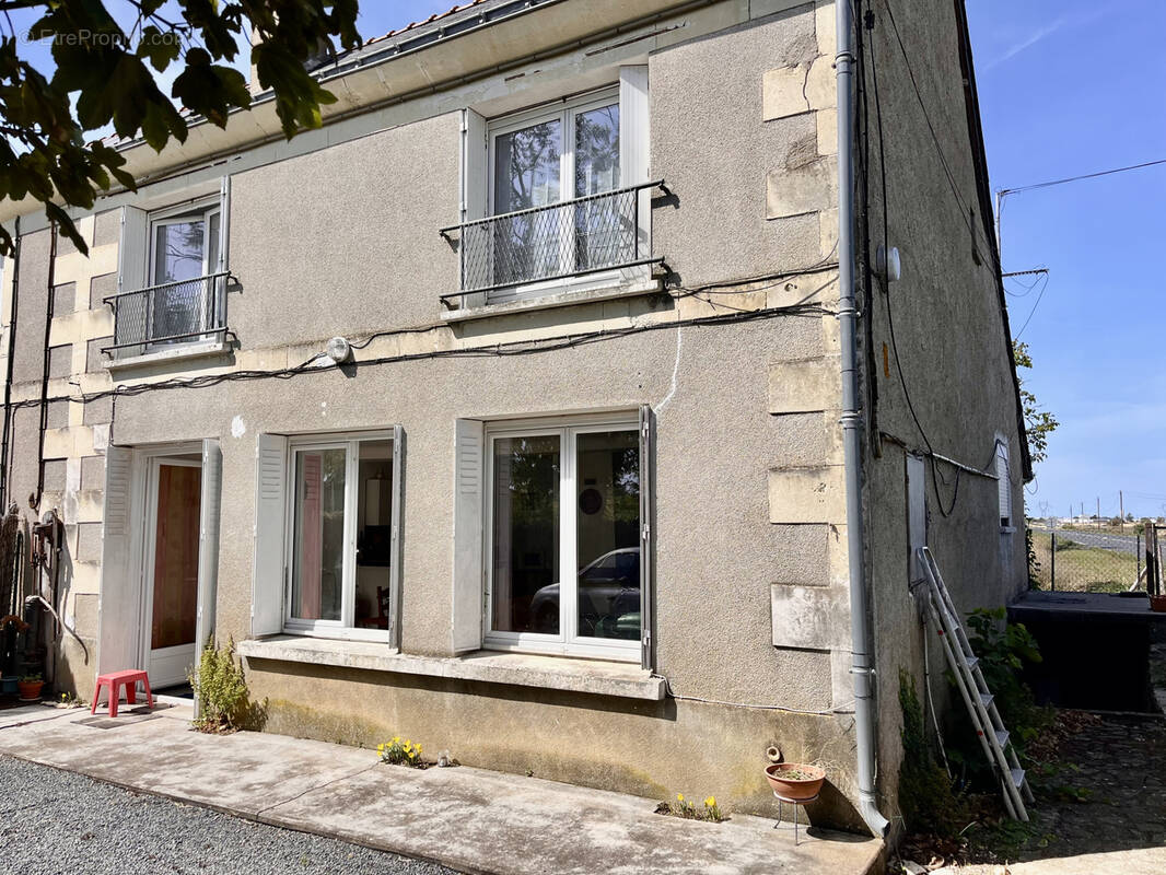 Maison à MONTREUIL-BELLAY