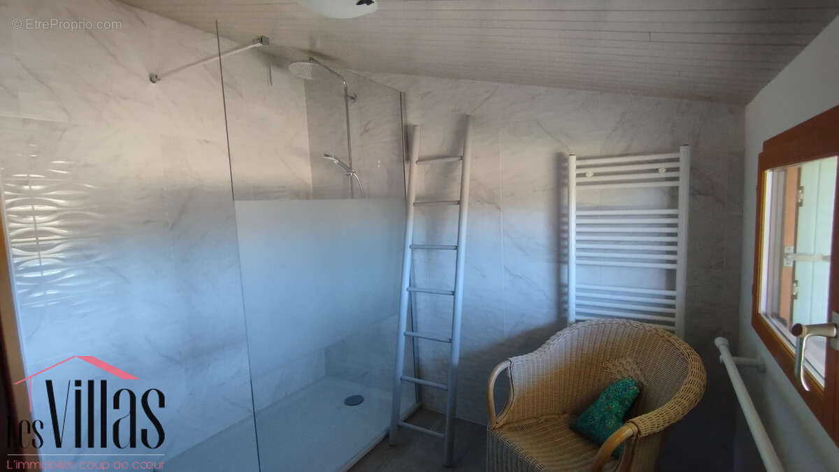 Mas de caractère rénové   195 m2 habitables sur plus de 550 m2 de terrain - photo 15