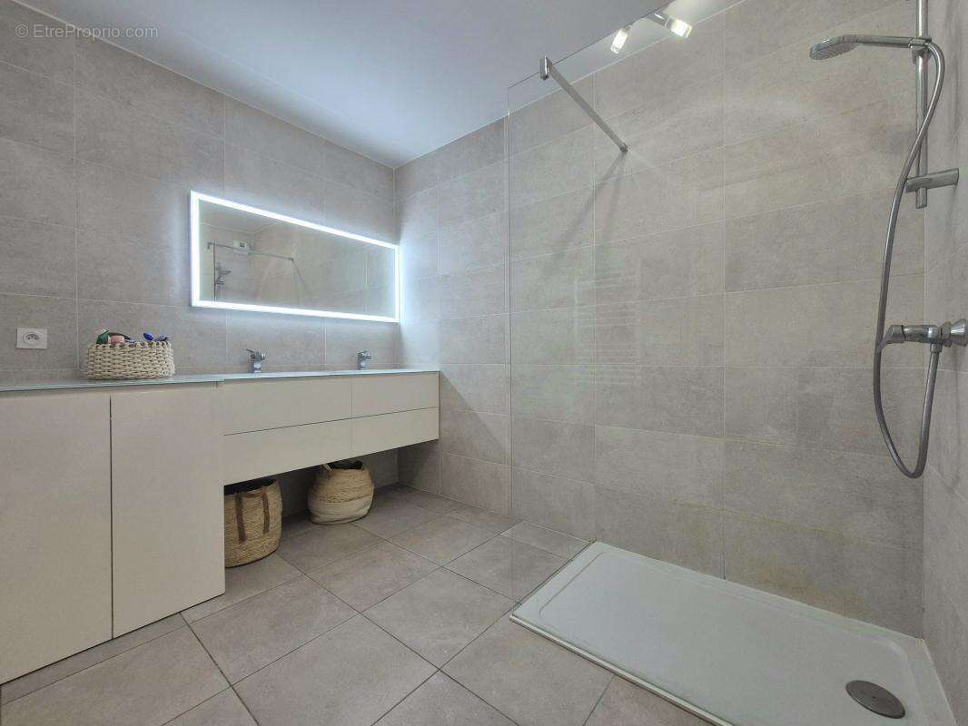 Appartement à LA COLLE-SUR-LOUP