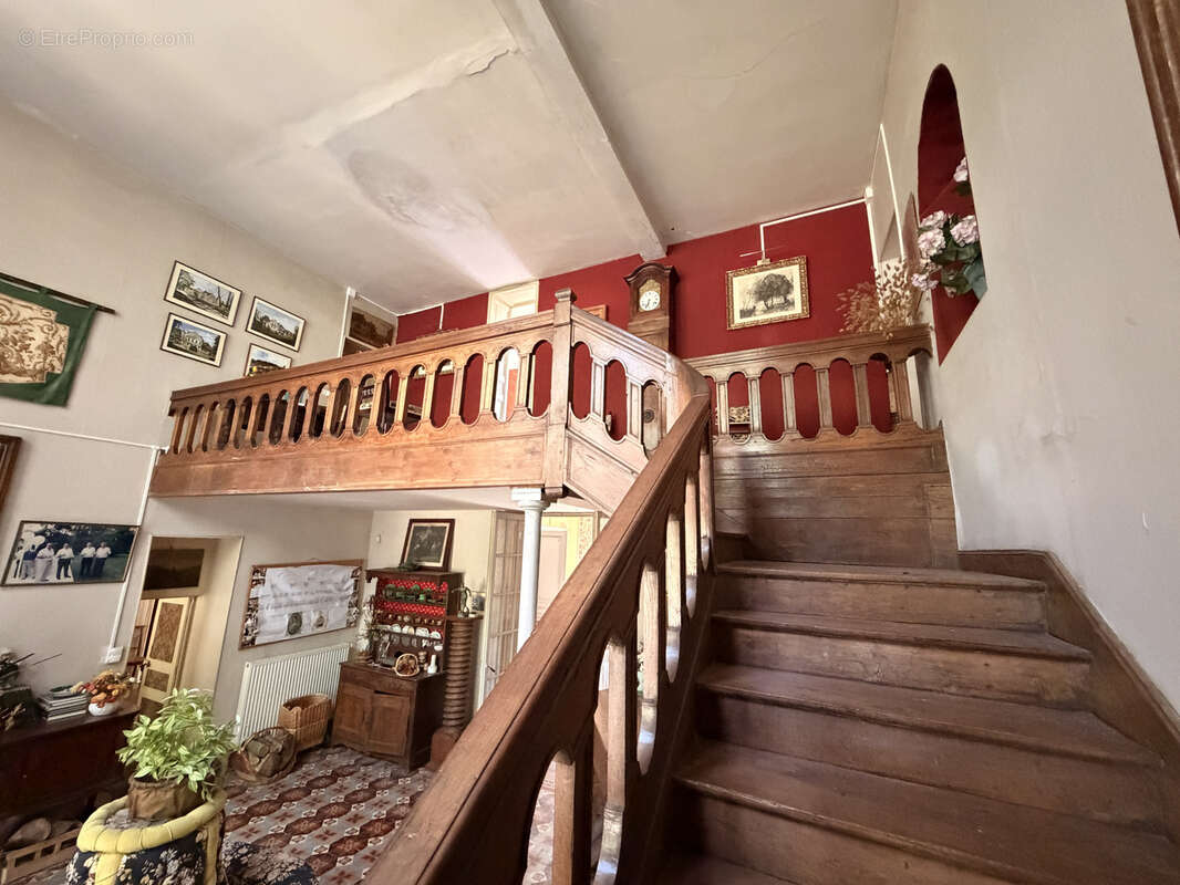Manoir de caractère et sa maison de gardien au cœur d'un petit village charentais - photo 8