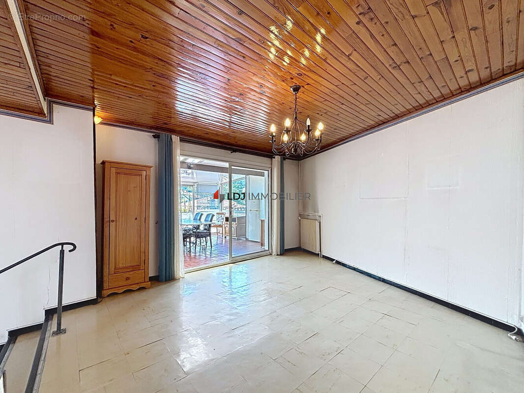 Maison 187 m² à Prades  - photo 8
