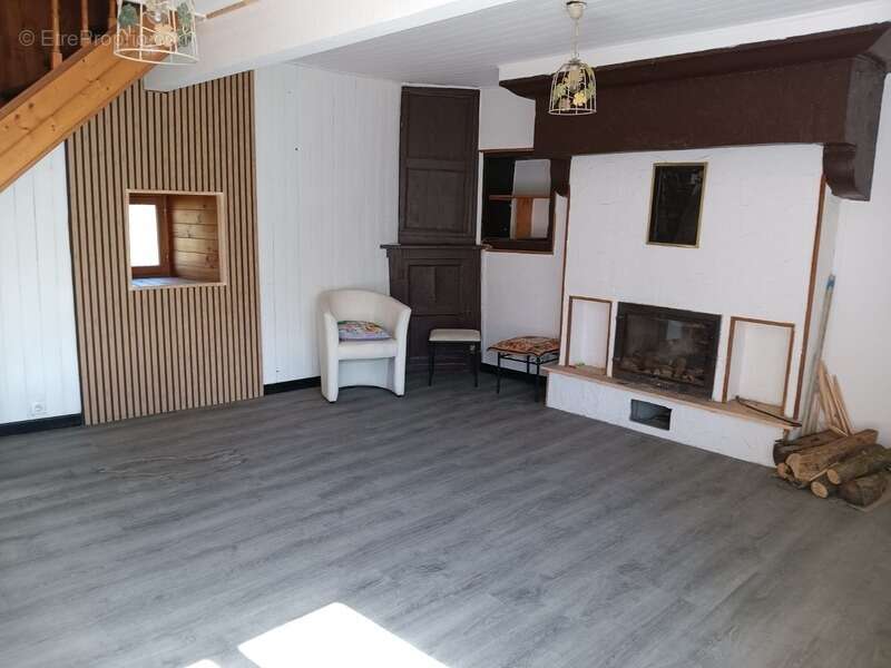 Maison à VAUCONCOURT-NERVEZAIN