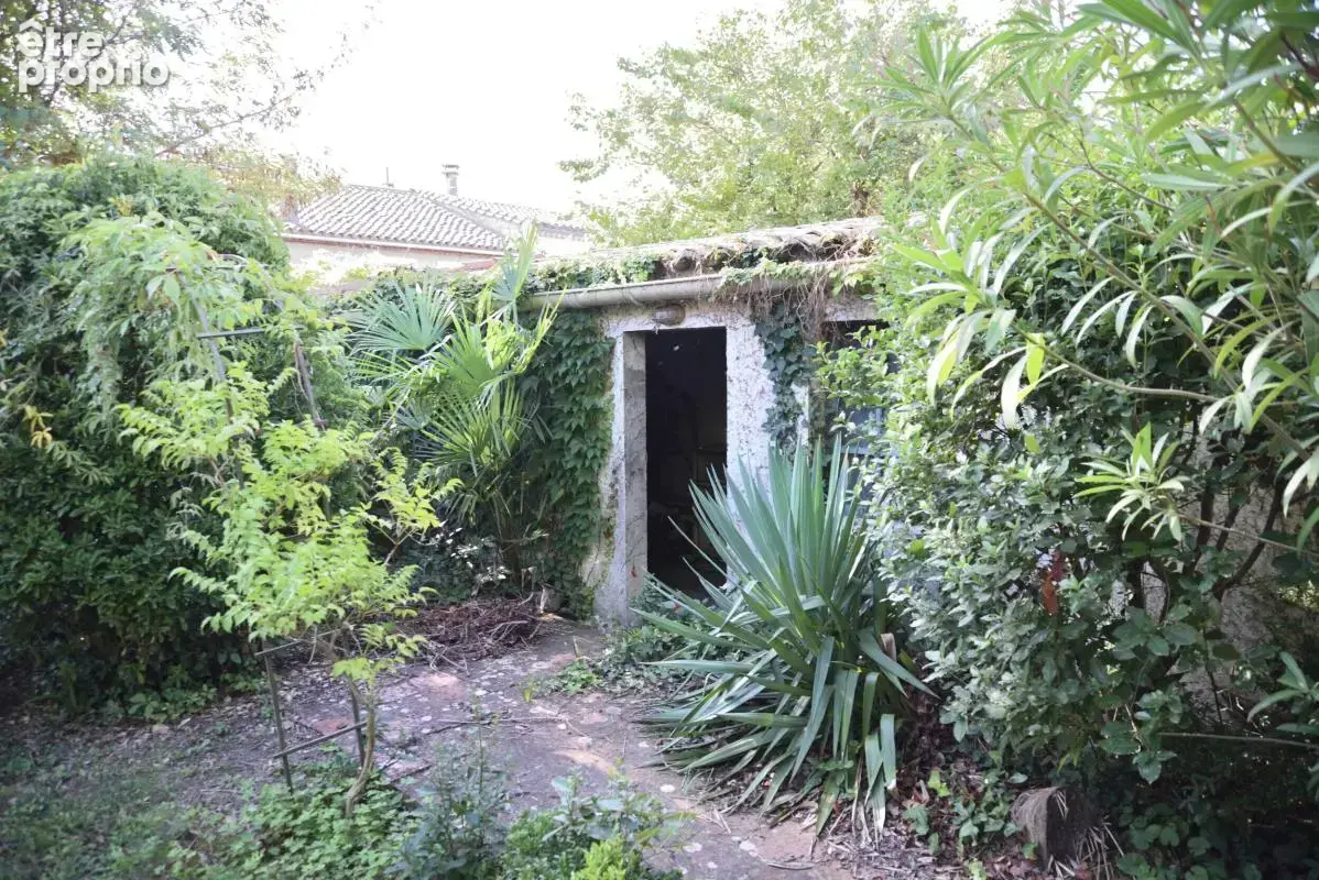 Maison de caractère avec beau jardin arboré avec possibilité local professionnel - photo 23