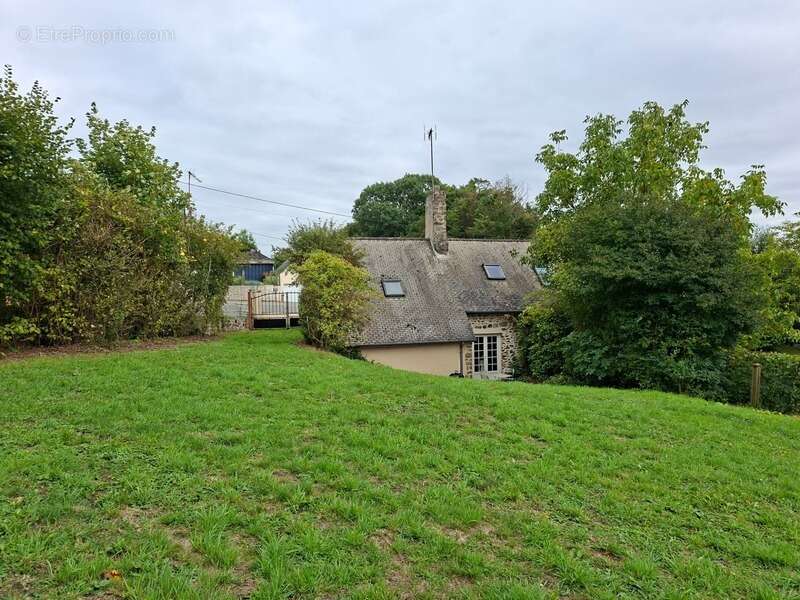 Maison à SAINT-GEORGES-BUTTAVENT