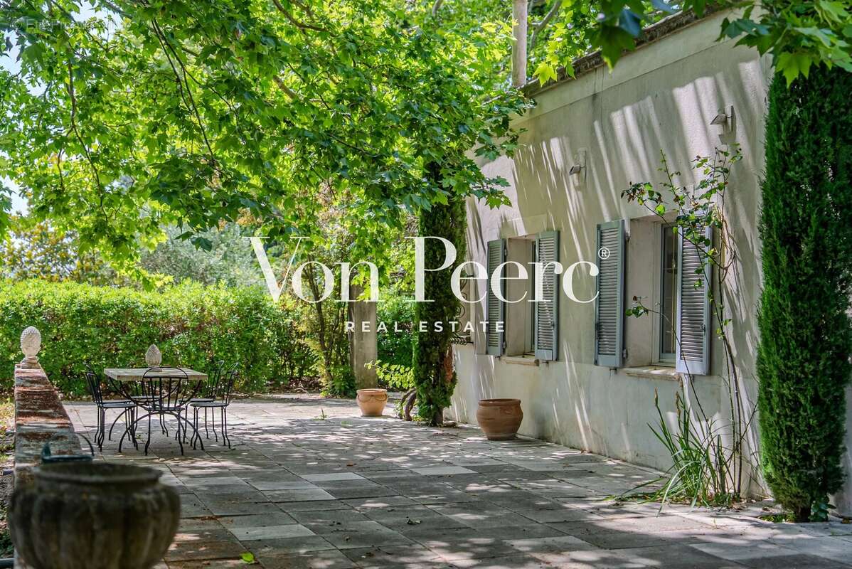 Mas provençal, 3 hectares à proximité d’Avignon - photo 6