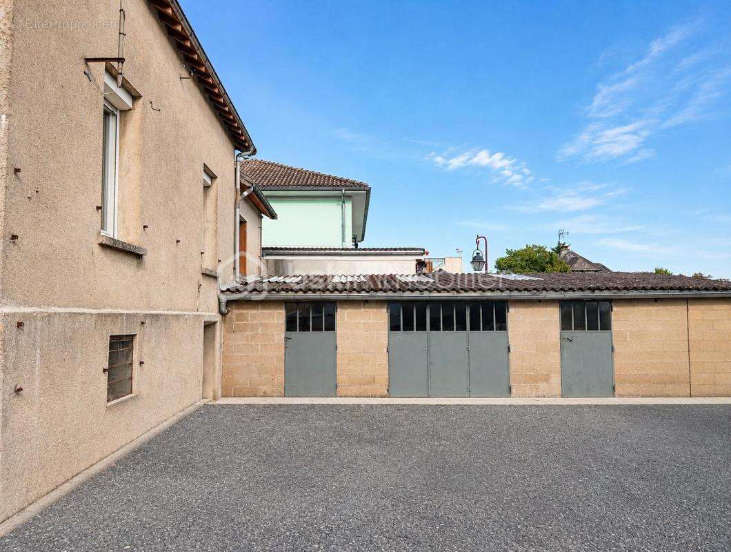 EXCLUSIVITÉ – AMAGNE – Maison de caractère des années 30 avec 2 849 m² de terrain - photo 16