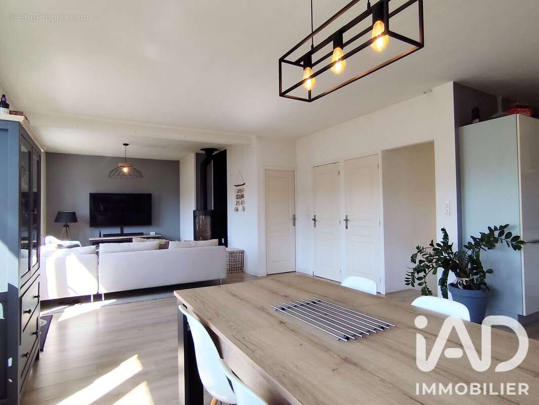 Maison 145 m² à Saint-Ay  - photo 9