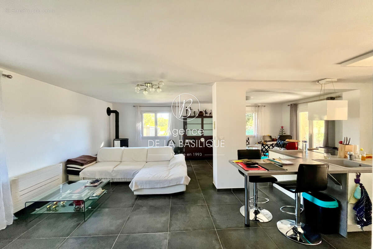 Maison à SAINT-MAXIMIN-LA-SAINTE-BAUME