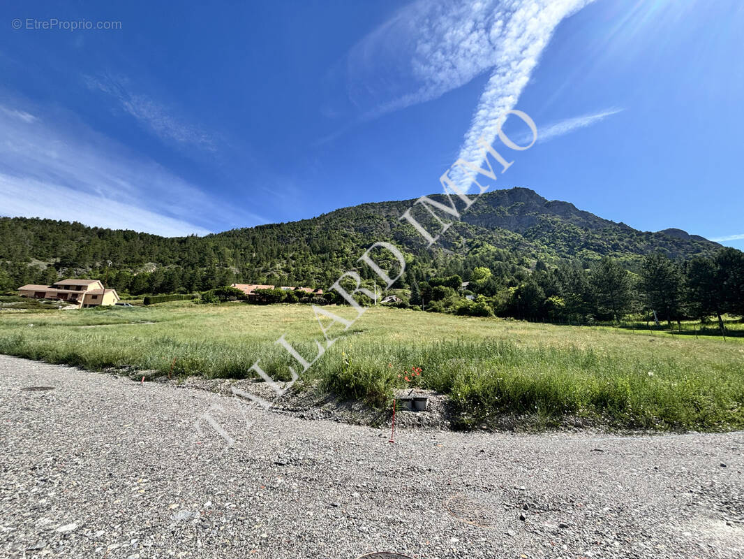 Terrain à ESPINASSES