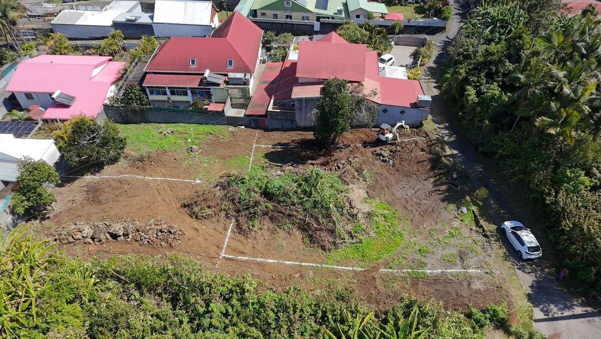 Terrain à LE TAMPON