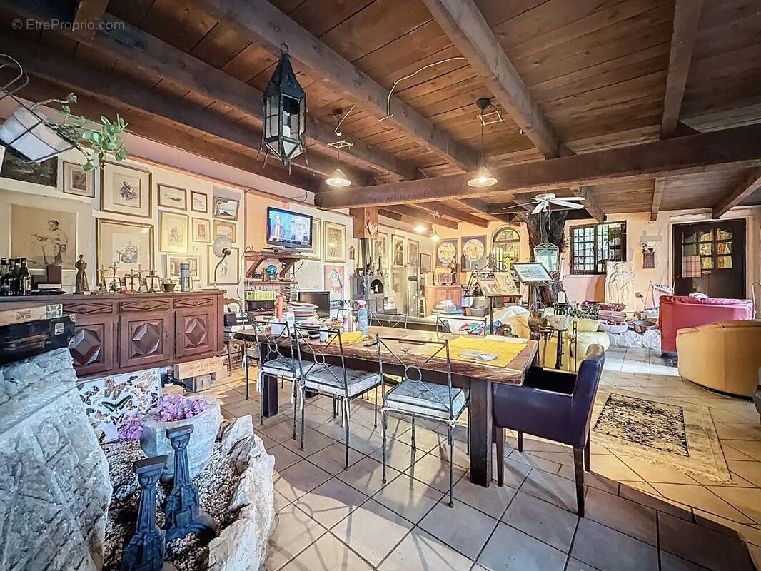 Appartement à SAINT-LAURENT-DU-VAR