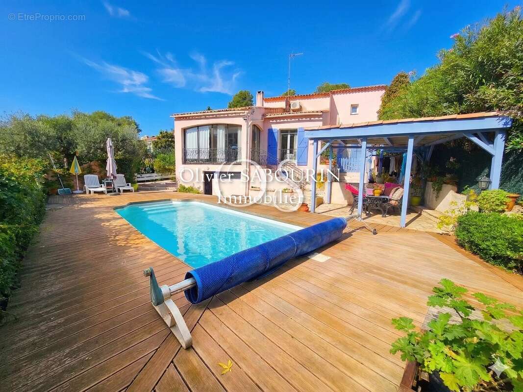 Maison à ROQUEBRUNE-SUR-ARGENS