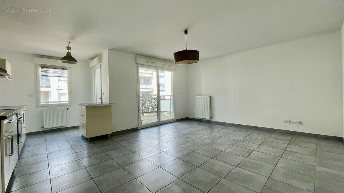 Appartement à MEYZIEU