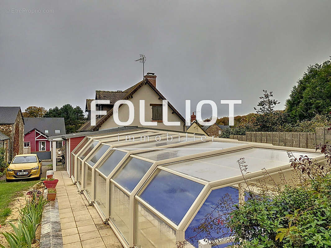 Maison à LES MOUTIERS-EN-CINGLAIS