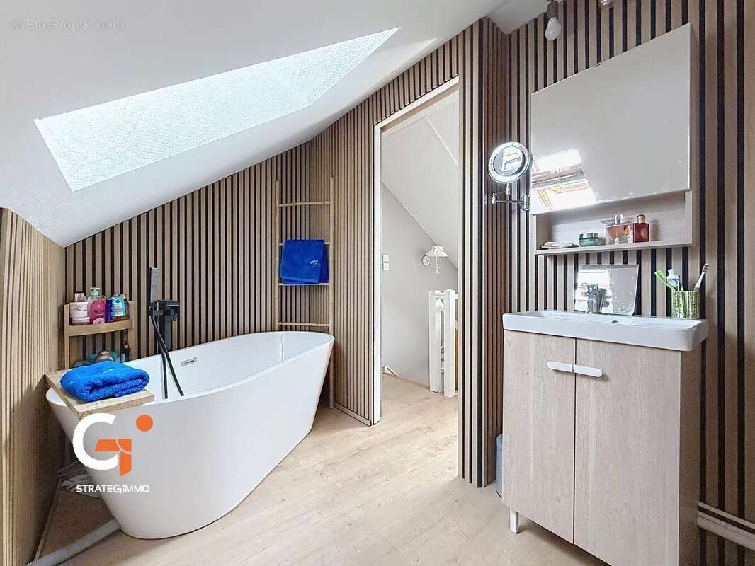 Maison à SAINT-PIERRE-DU-VAUVRAY