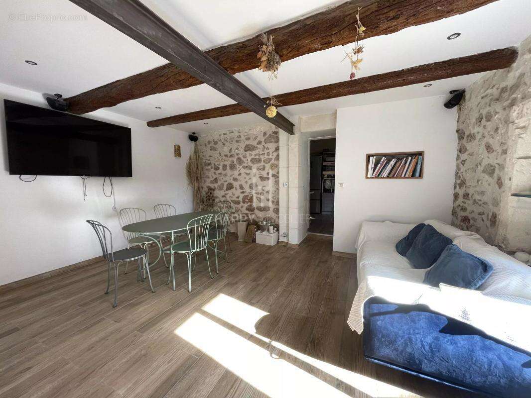 Maison à MOURIES
