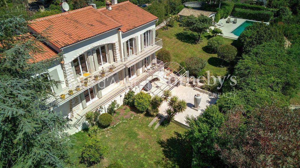 Maison à LA ROQUETTE-SUR-SIAGNE