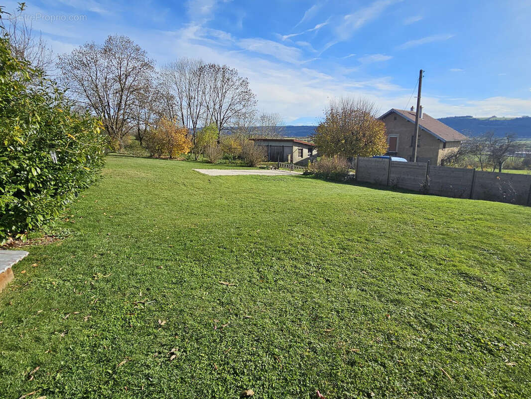 Maison à ORCHAMPS-VENNES