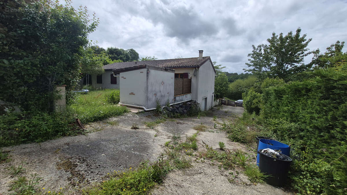 Maison à SAINTE-COLOMBE-EN-BRUILHOIS