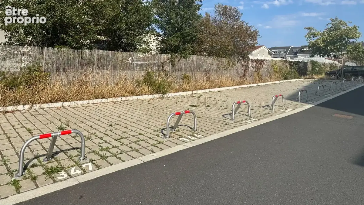 Parking à saint-sébastien-sur-loire - photo 2