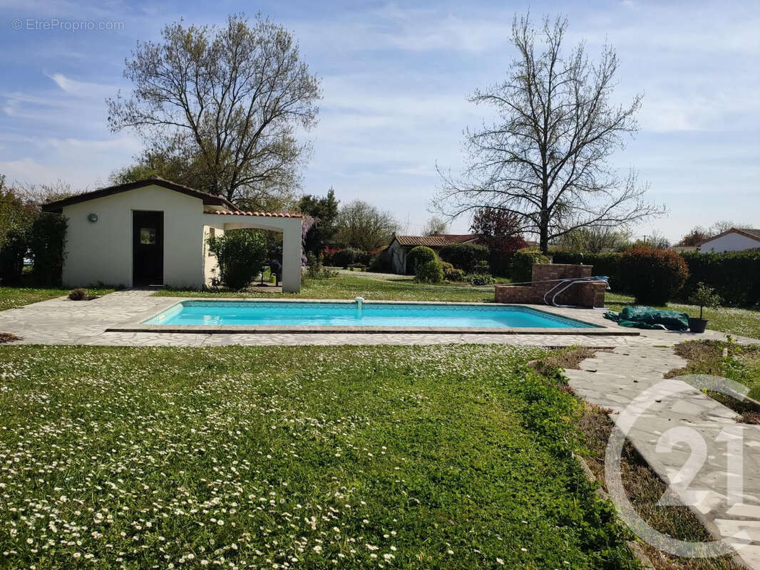 Maison à SAINT-ROMAIN-LA-VIRVEE