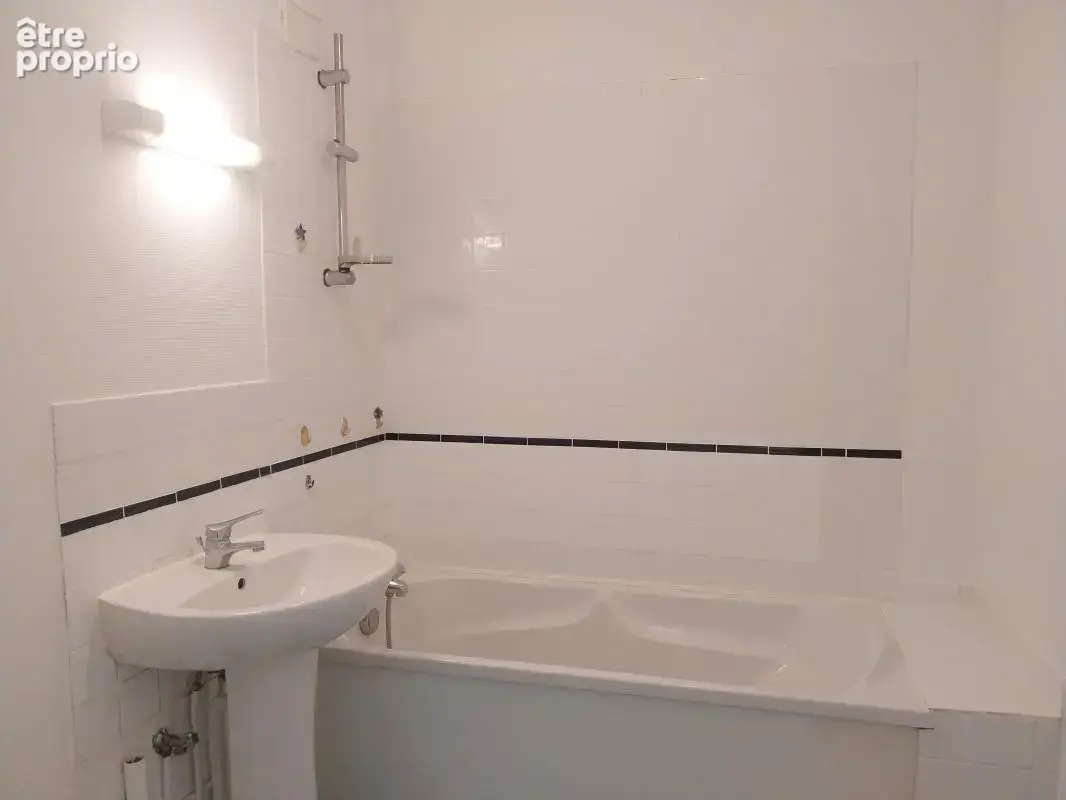 Sainte luce sur loire - beau t4 au 3eme etage avec cave - photo 8