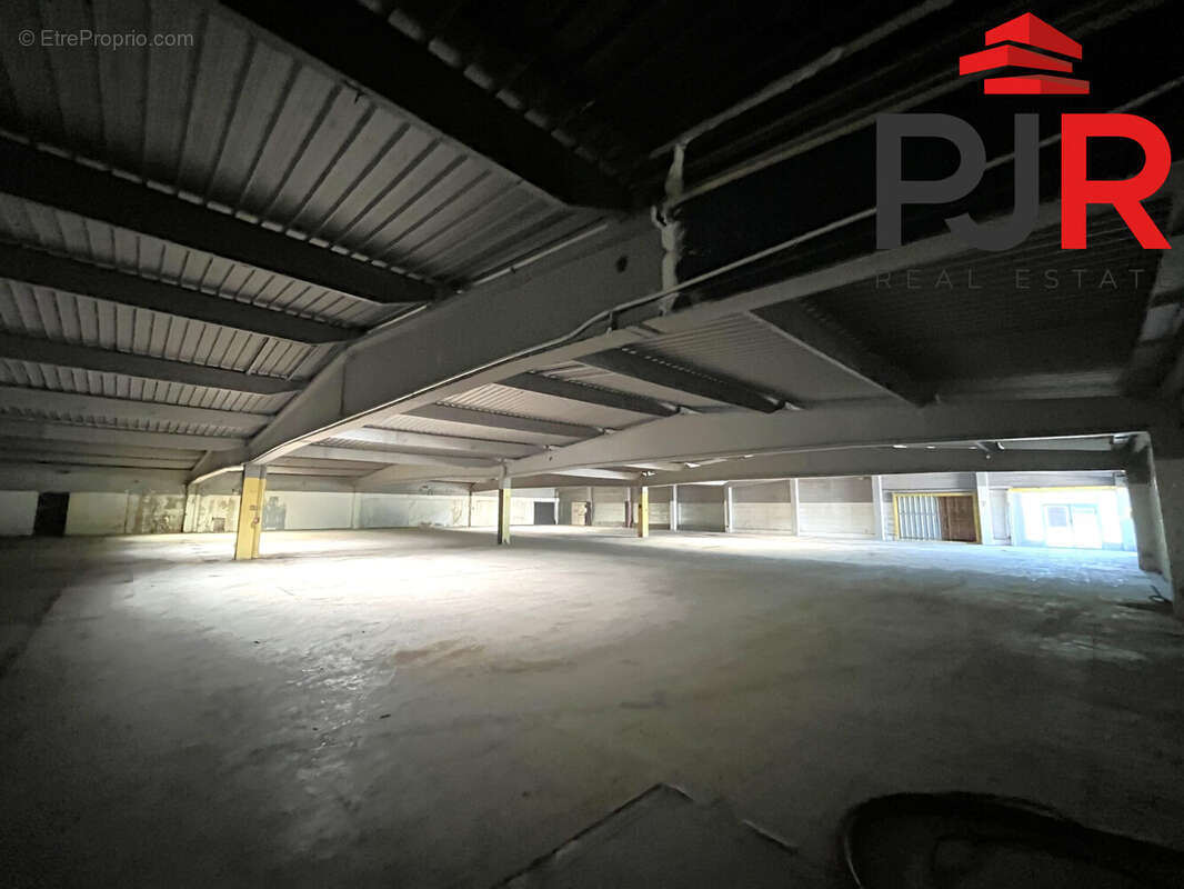 Commerce à GONDREVILLE