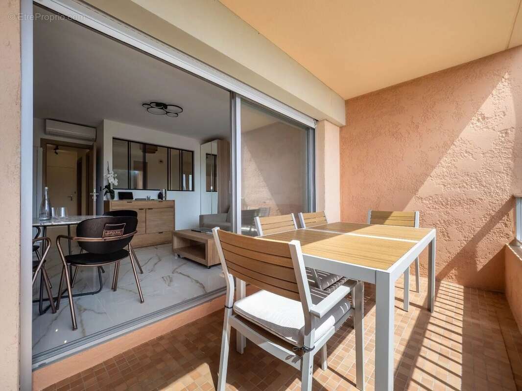 Appartement à VALLAURIS