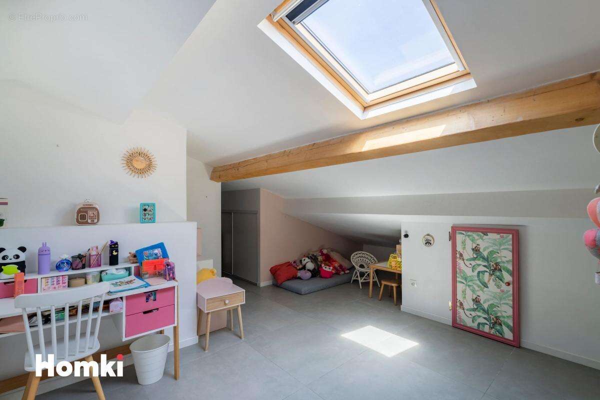 Appartement T3 de 111 m² à Marseille 13012, Rue Pierre Béranger - photo 8