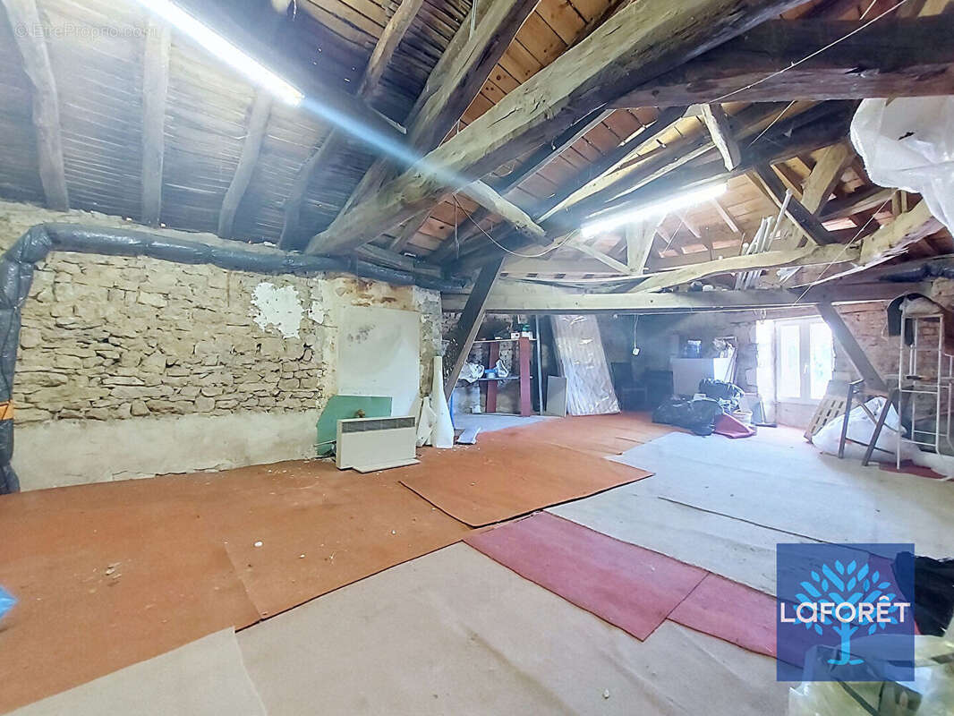 Maison en pierre 130 m² Centre bourg de Saint-Germain-de-Prinçay - photo 13