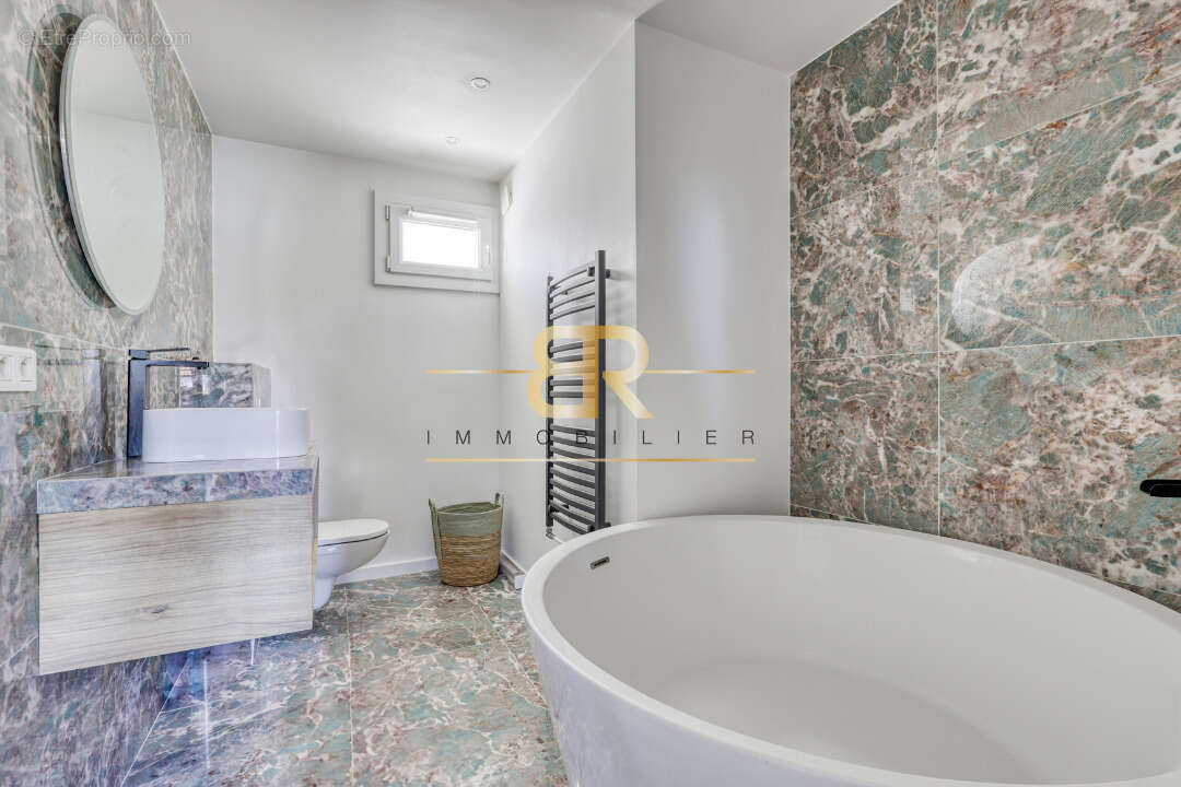 Maison à SAINT-MAUR-DES-FOSSES