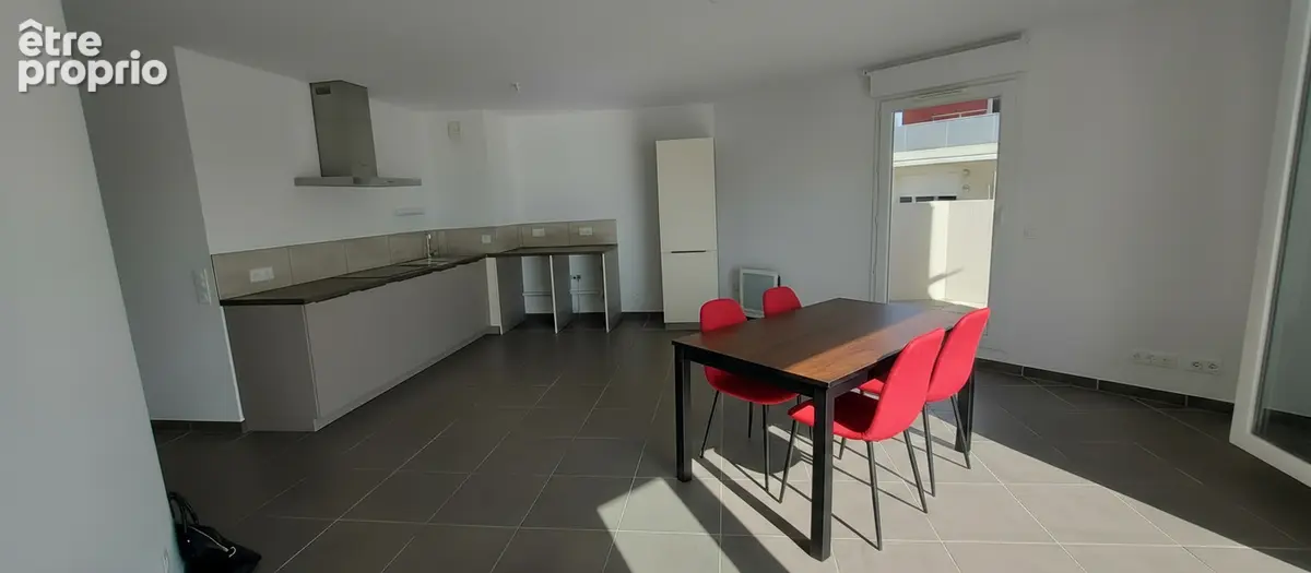 30.GARD.NIMES. Appartement de standing de 69 m² avec terrasse de 46 m² et double garage dans résidence hautement sécurisée - photo 3