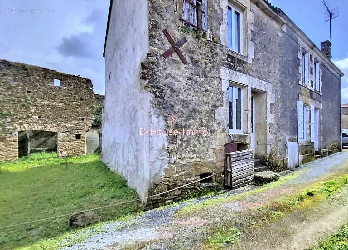 Maison à SIGOURNAIS