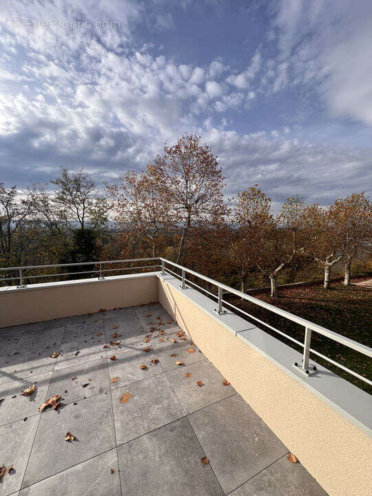 Appartement à VEAUCHE