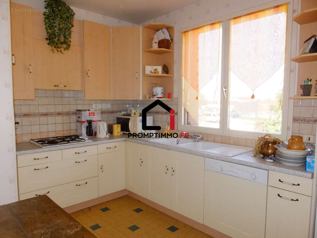 Maison 85 m² à Ainay-Le-Chateau  - photo 5