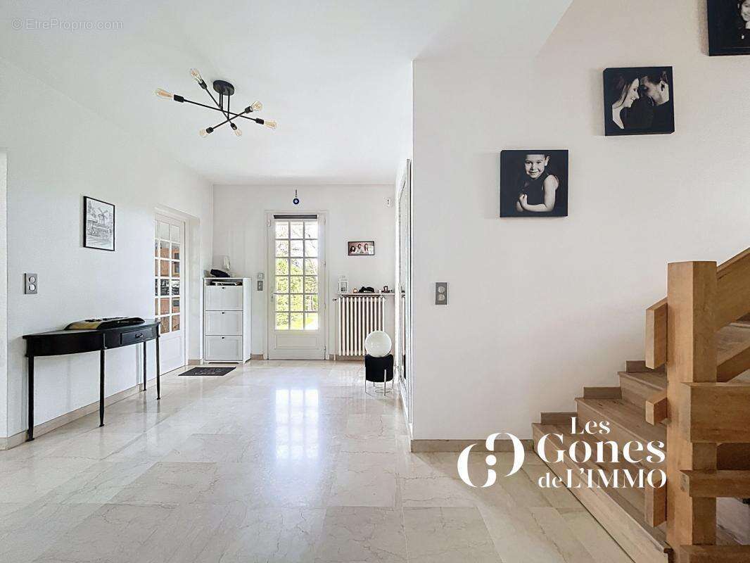 Magnifique propriété de 300m2   Lumière, élégance et art de - photo 3