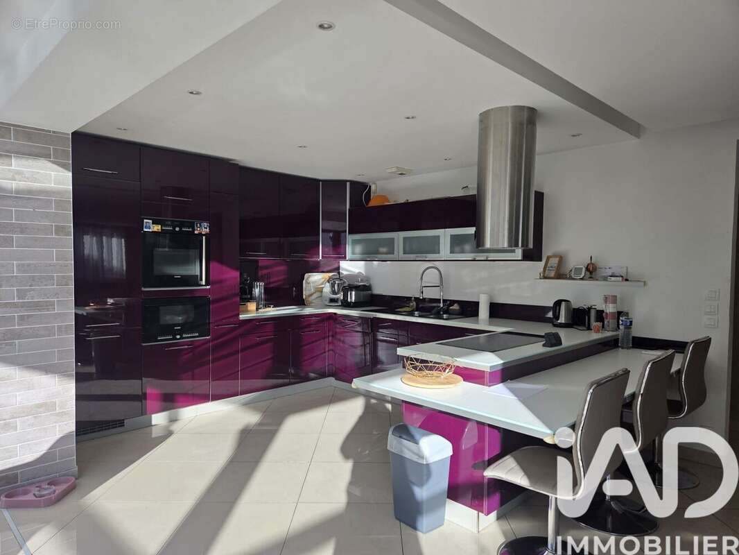 Maison 235 m² à Combs-La-Ville  - photo 3
