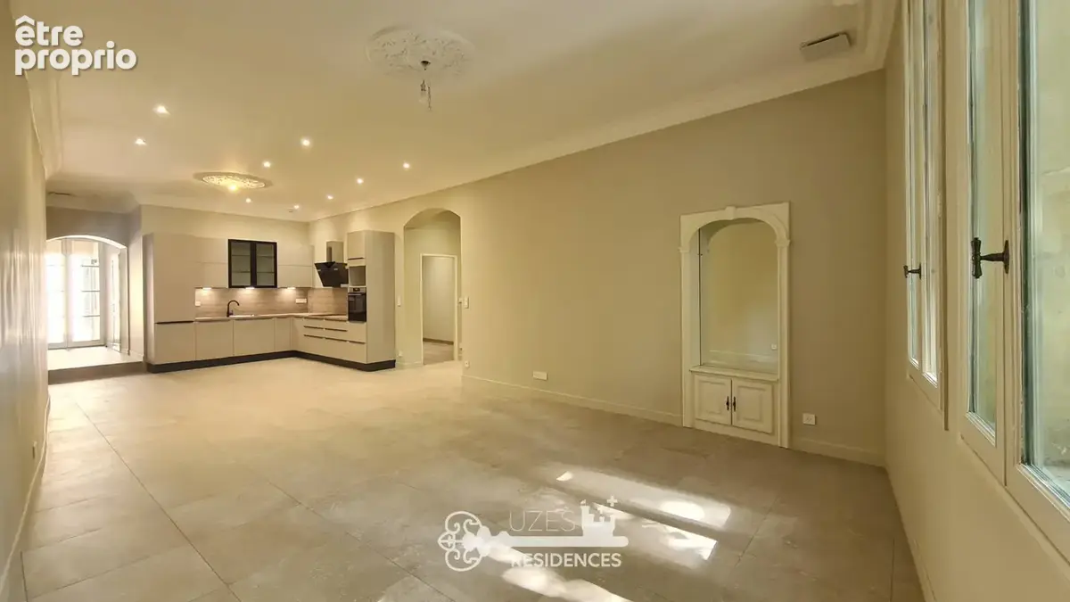 Appartement rénové de 130 m2 avec terrasse, dépendance et 3 chambres au cœur d'Uzès - photo 3