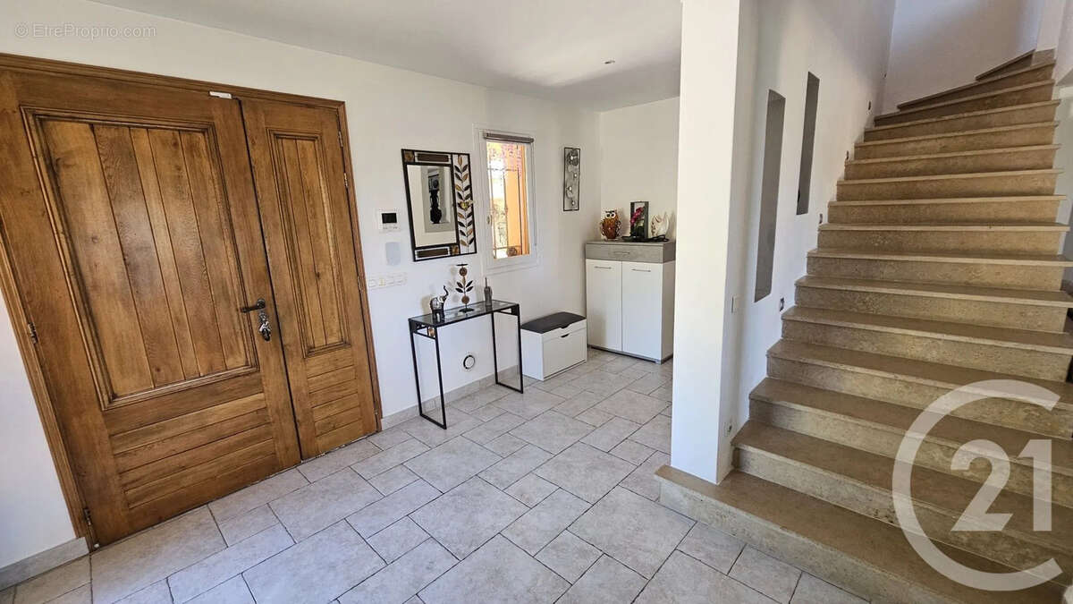 Maison à CHATEAUNEUF-GRASSE