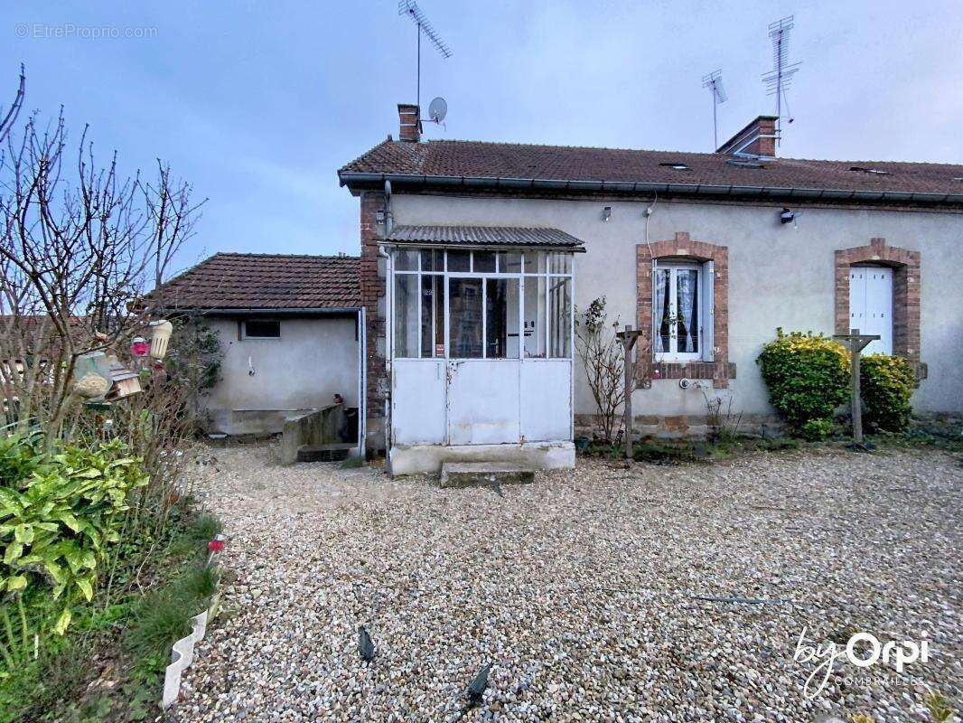 Maison à SAINT-ELOY-LES-MINES
