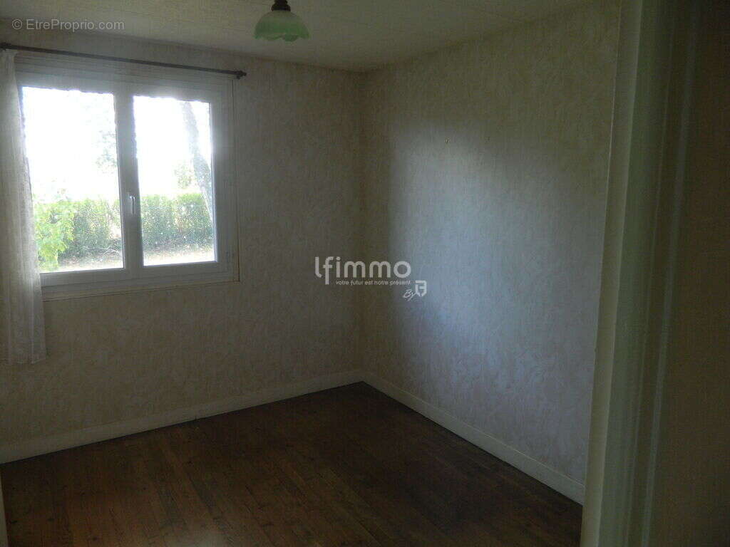 Maison à SAINT-GENGOULPH