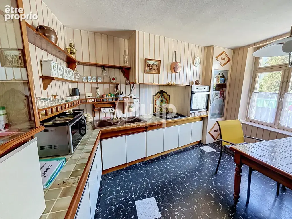 Opportunité rare à Haubourdin : Ancien commerce de charme et son habitation - photo 2