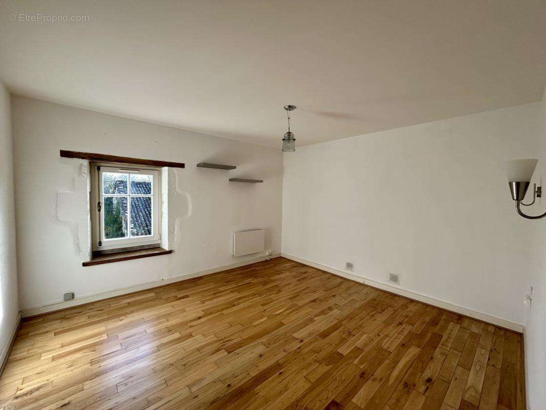 Maison à MAIRE-LEVESCAULT