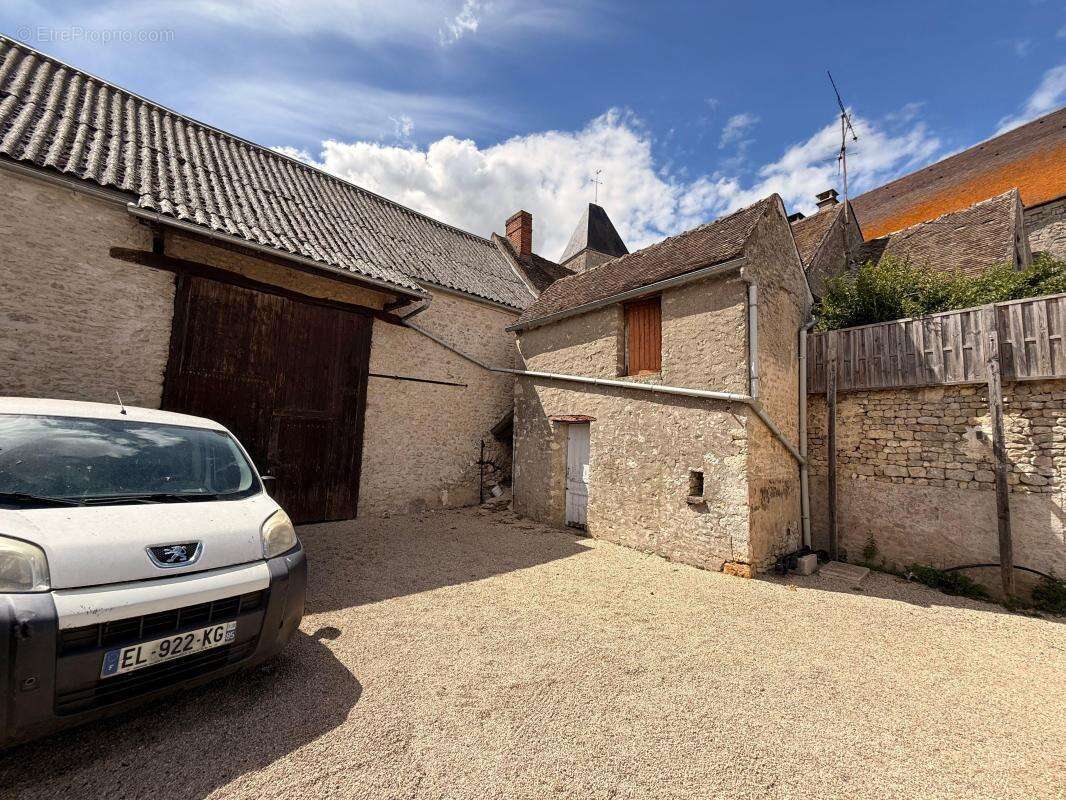 Maison à AUTRUY-SUR-JUINE