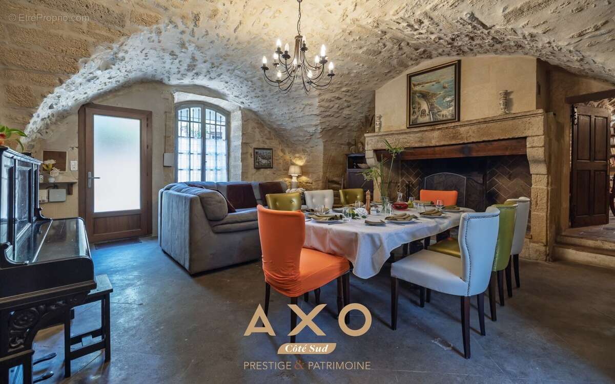 Collias - maison médiévale du xve siècle - 296 m² - jardin de 606 m² - 5 chambres - 2 appartements indépendants - piscine - gran - photo 6