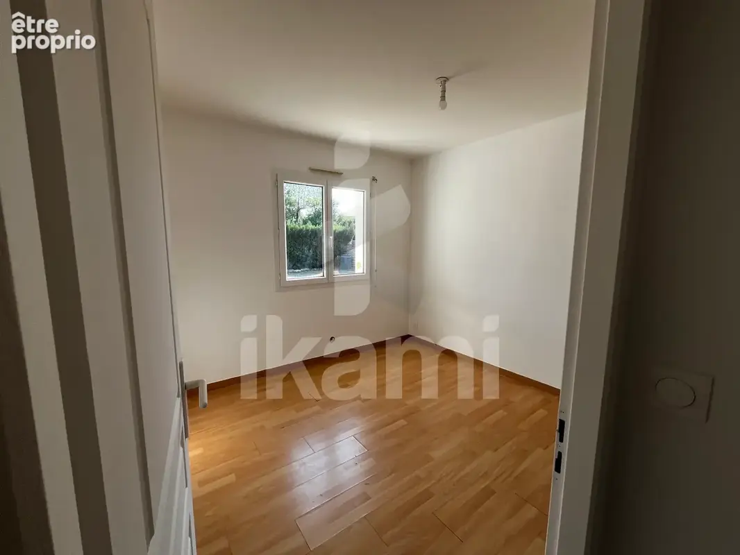 Maison T5 3 chambres avec garage avec son jardin de plus de 900m2 à Salles - photo 4