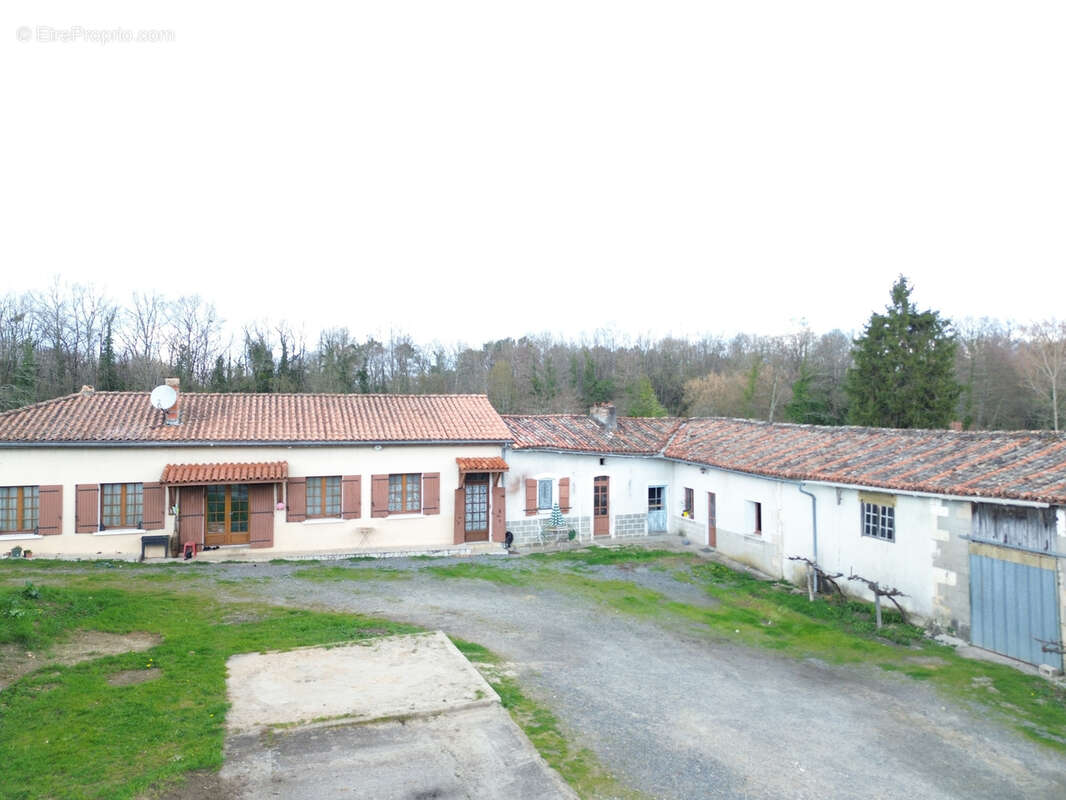 Maison à BAIGNES-SAINTE-RADEGONDE
