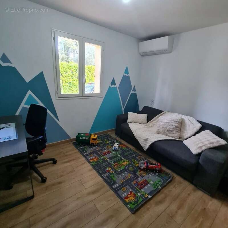 Maison à SAINT-CEZAIRE-SUR-SIAGNE